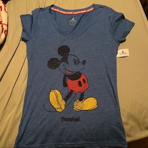 NWT Disney Mickey women’s t shirt💙